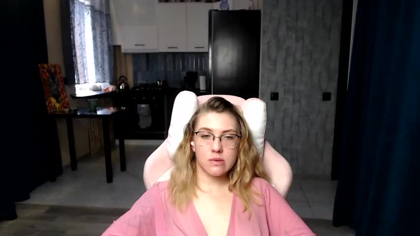 Reginasmilee Live Sex December 17, 2025