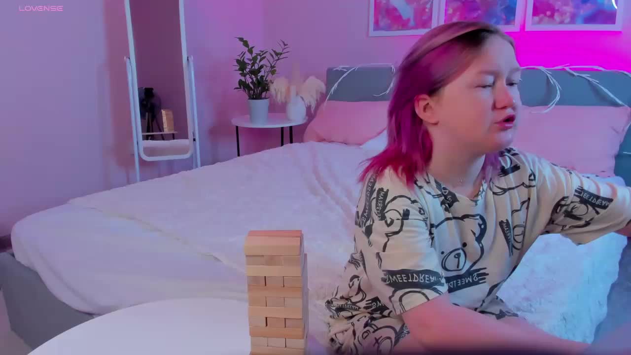 Sara-Moor Live Sex December 17, 2025