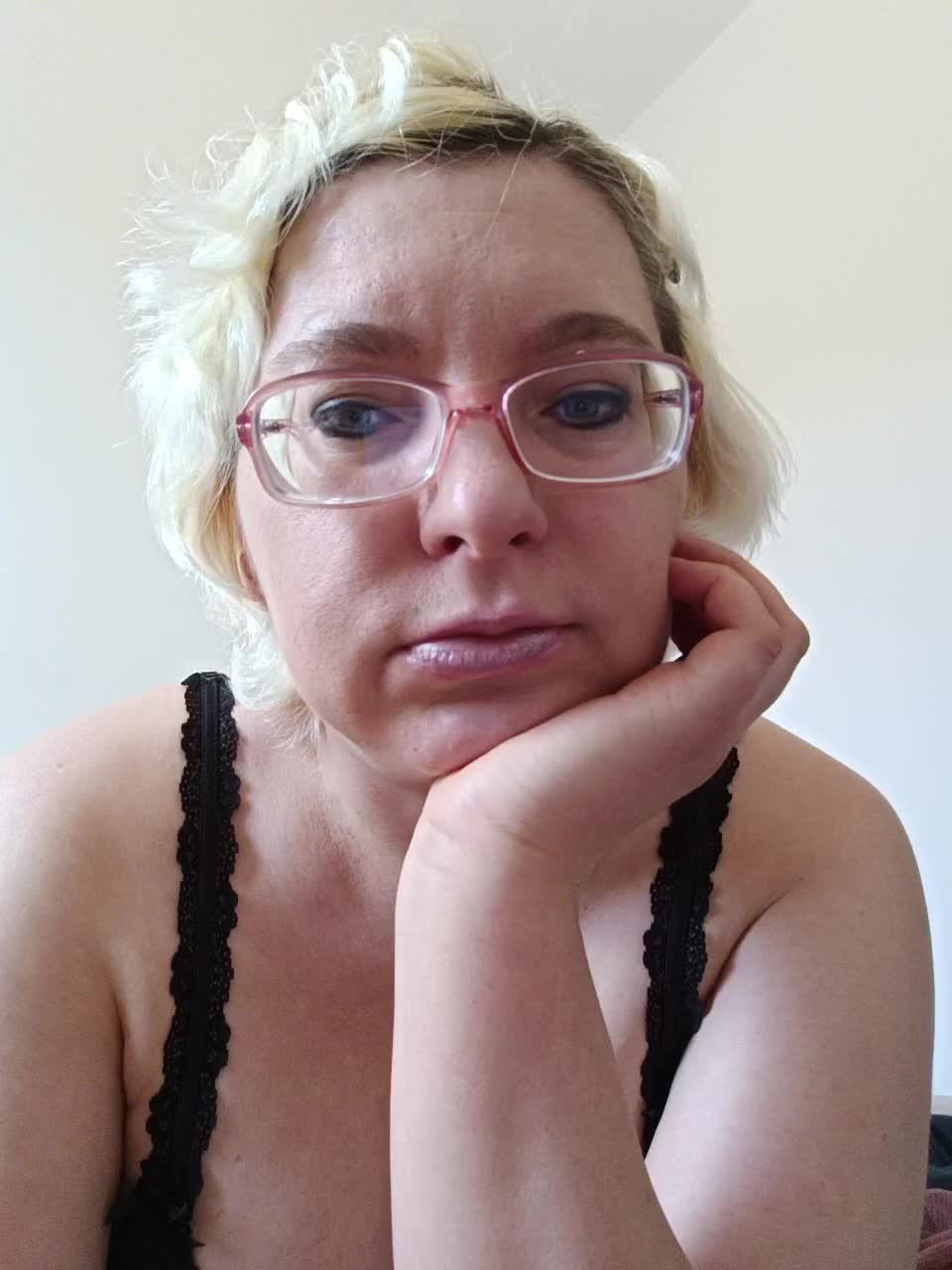 Vika211 Live Sex December 18, 2025