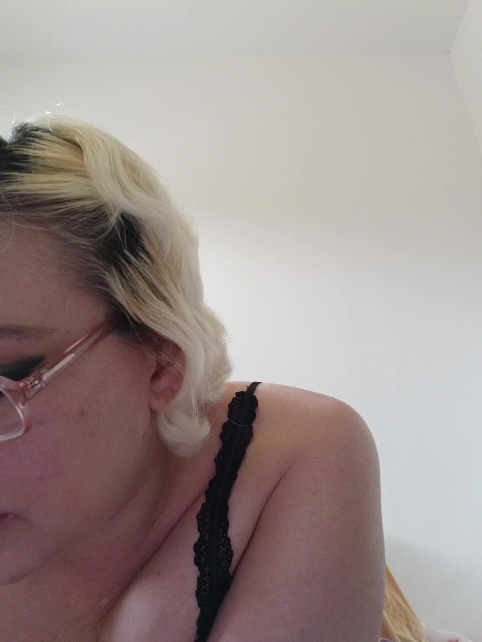 Vika211 Live Sex December 18, 2025