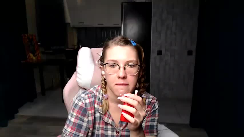 Reginasmilee Live Sex December 17, 2025