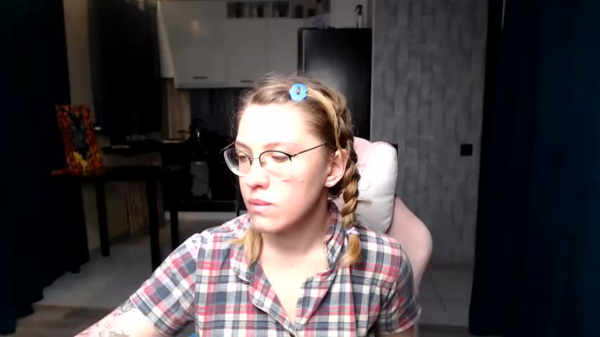 Reginasmilee Live Sex December 17, 2025