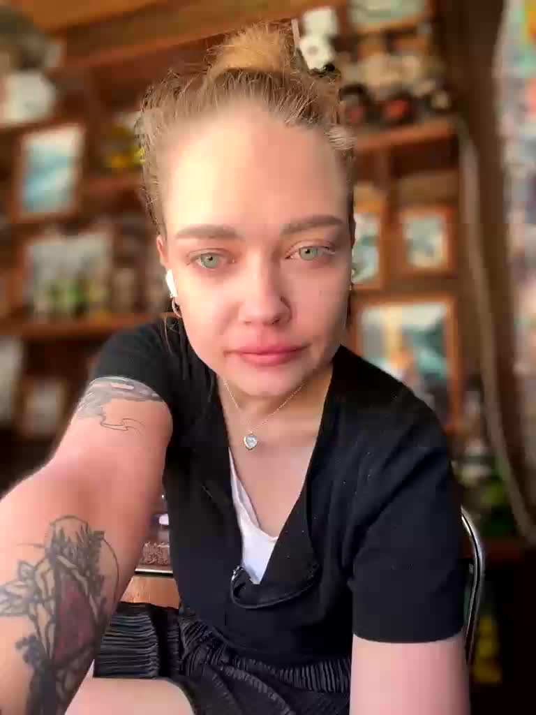 HollyGolightly Live Sex September 6, 2025