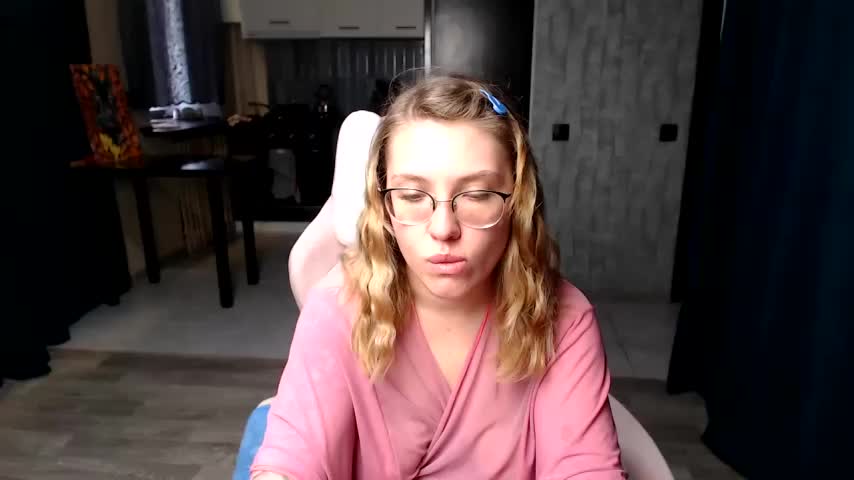 Reginasmilee Live Sex December 17, 2025