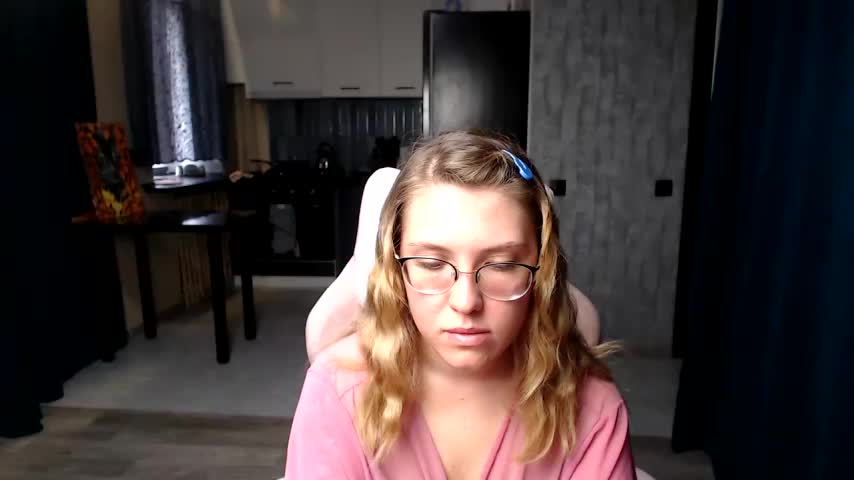 Reginasmilee Live Sex December 17, 2025