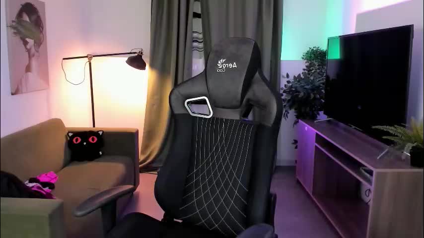 emilywiled Live Sex December 17, 2025