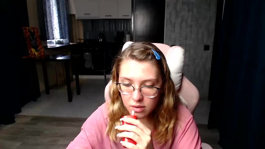 Reginasmilee Live Sex December 17, 2025