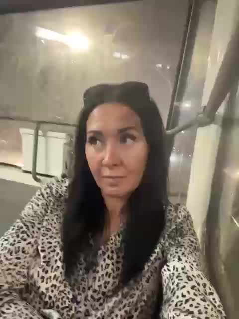 Karolina_Milf Live Sex December 14, 2025