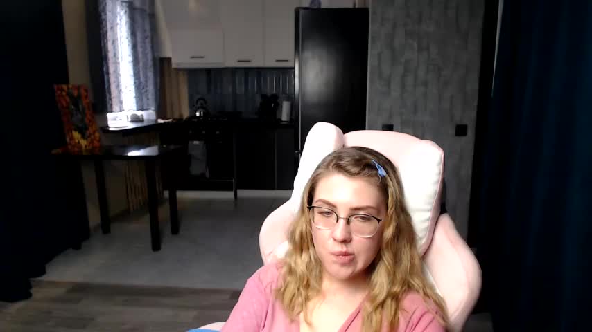 Reginasmilee Live Sex December 17, 2025
