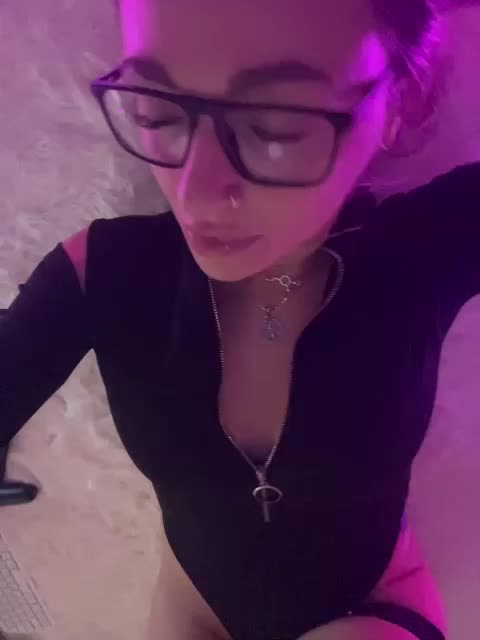 _YourGirl_6399 Live Sex December 12, 2025