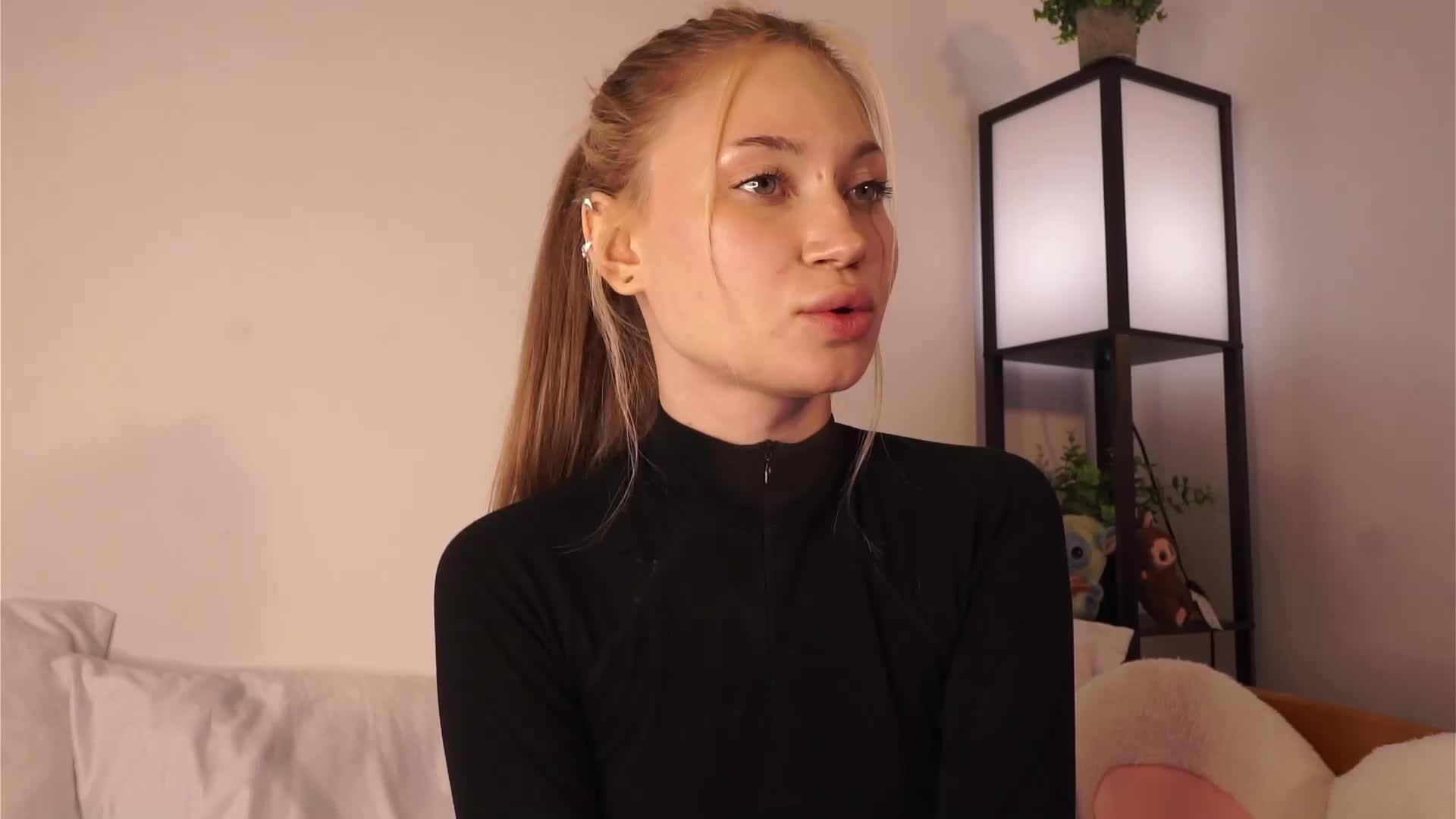 PLUXURY- Live Sex December 17, 2025