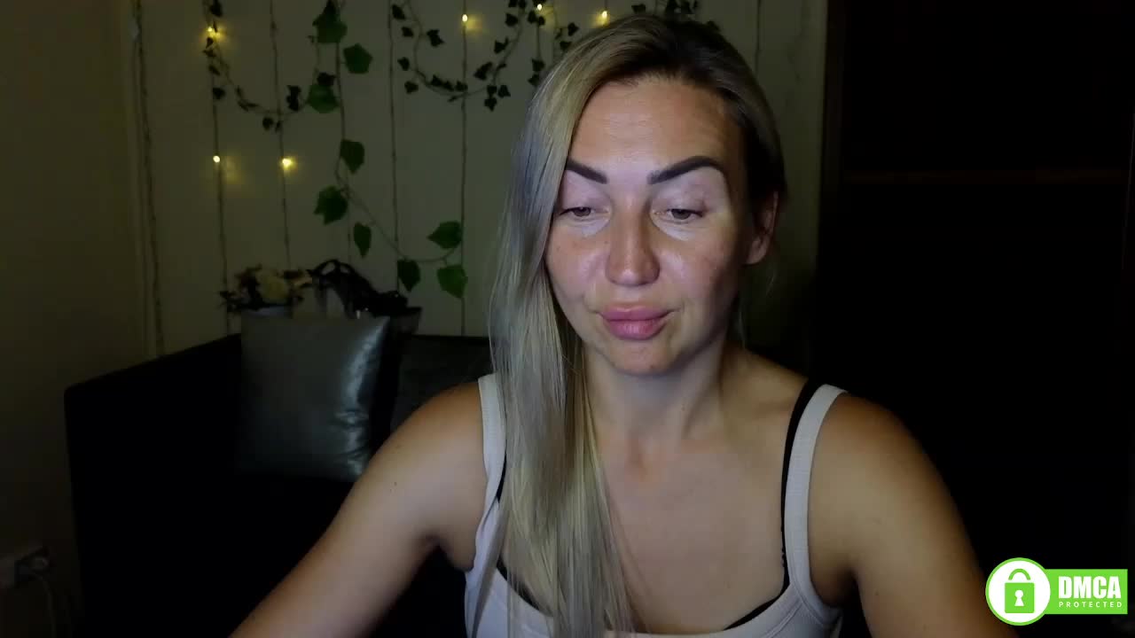 Jullyblondkiss Live Sex December 14, 2025