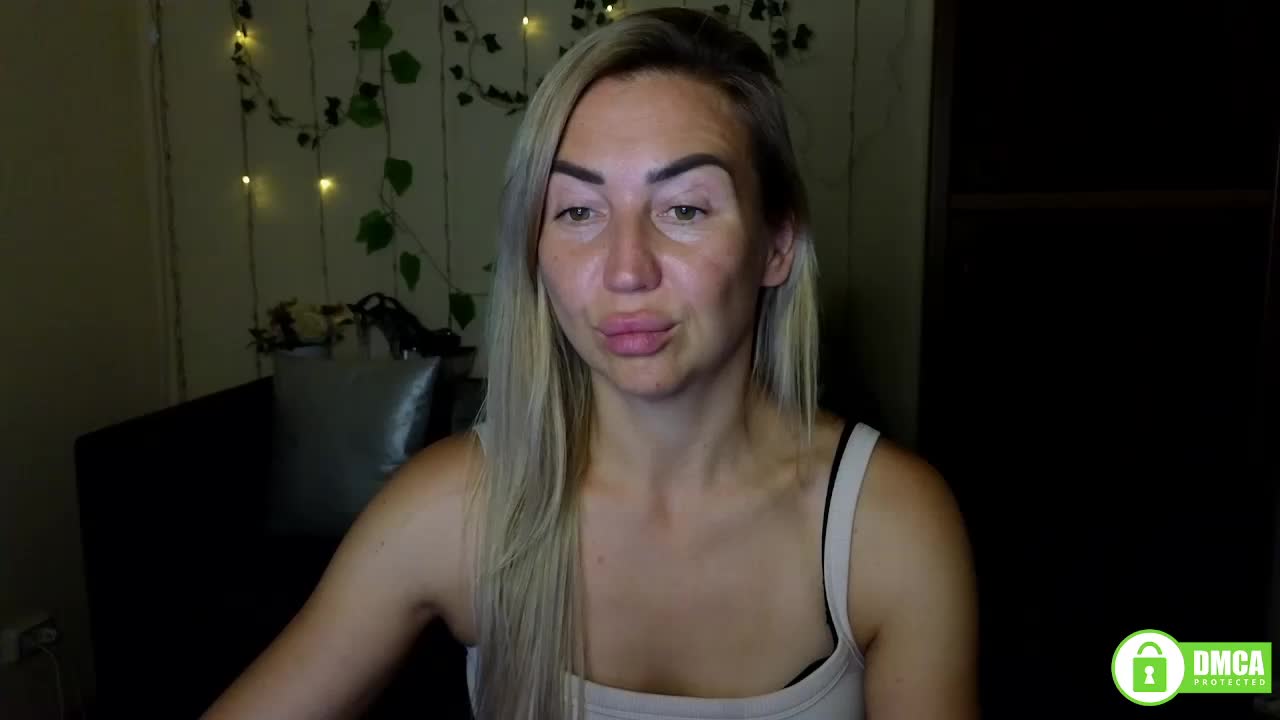Jullyblondkiss Live Sex December 14, 2025