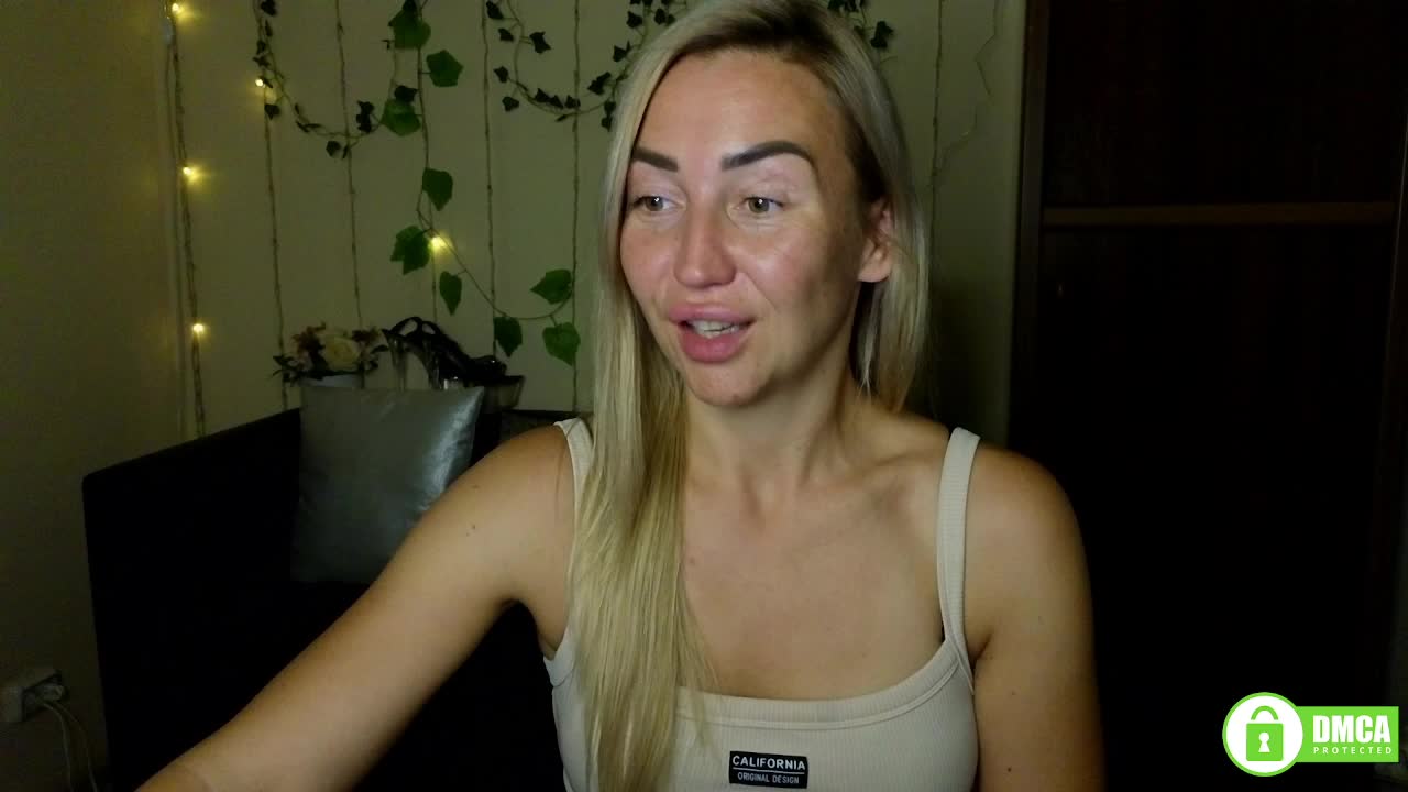 Jullyblondkiss Live Sex December 14, 2025