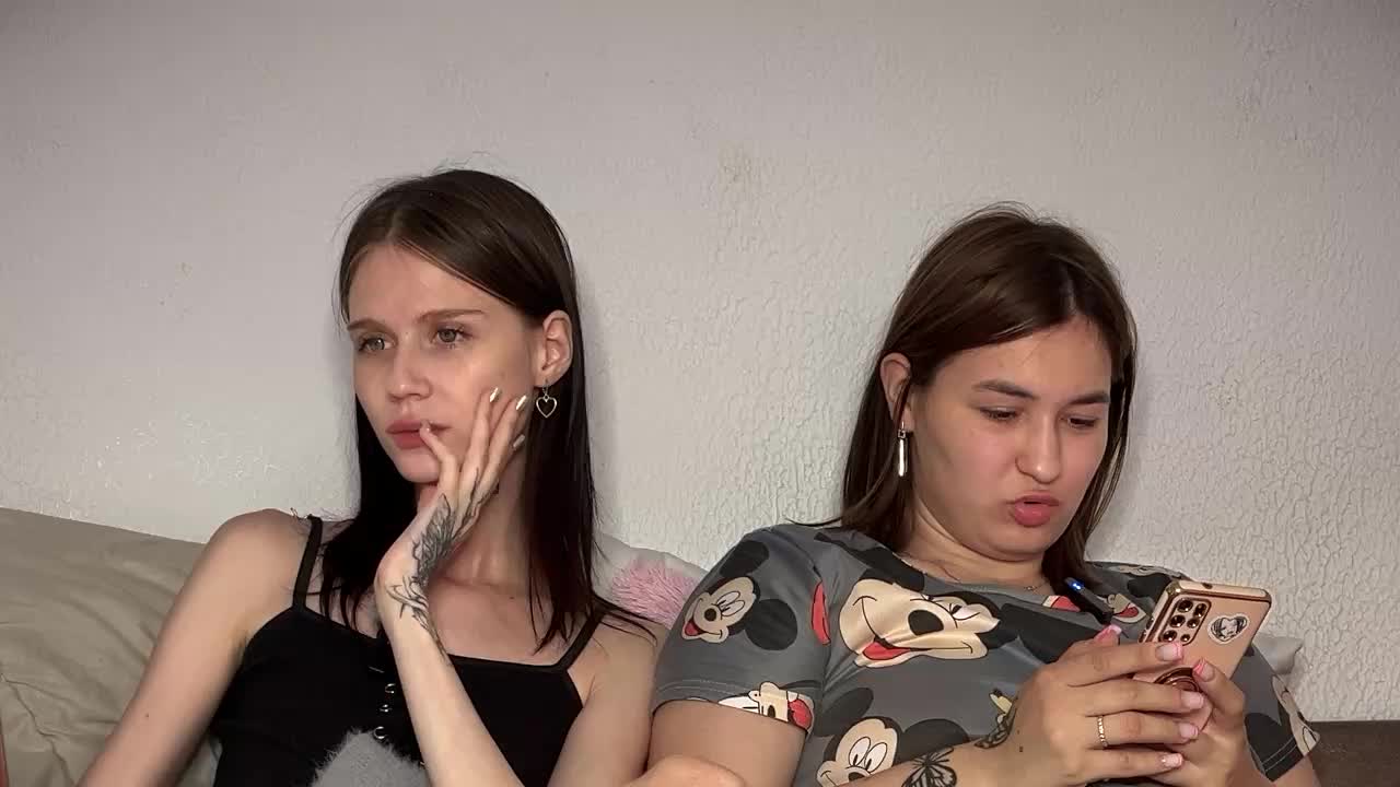 ZoyaVikki Live Sex December 15, 2025