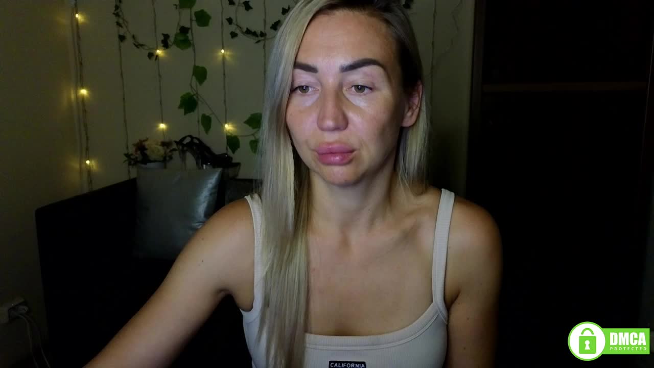 Jullyblondkiss Live Sex December 14, 2025