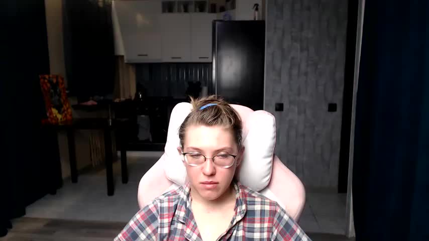 Reginasmilee Live Sex December 17, 2025
