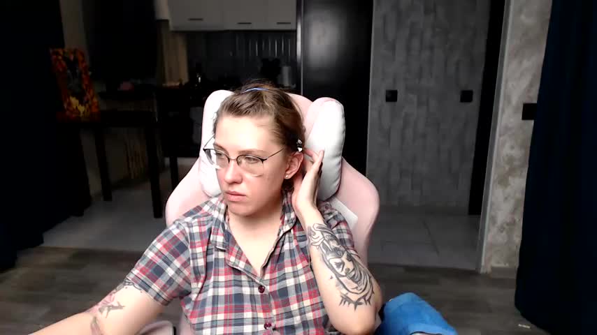 Reginasmilee Live Sex December 17, 2025