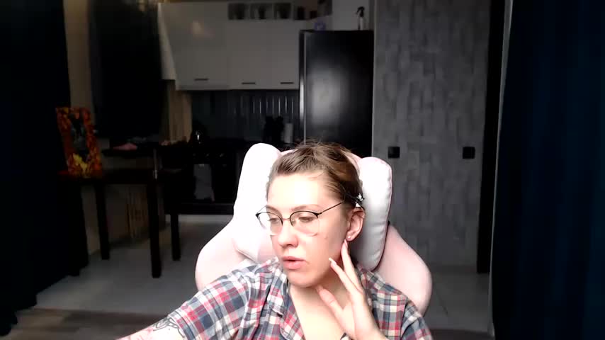 Reginasmilee Live Sex December 17, 2025