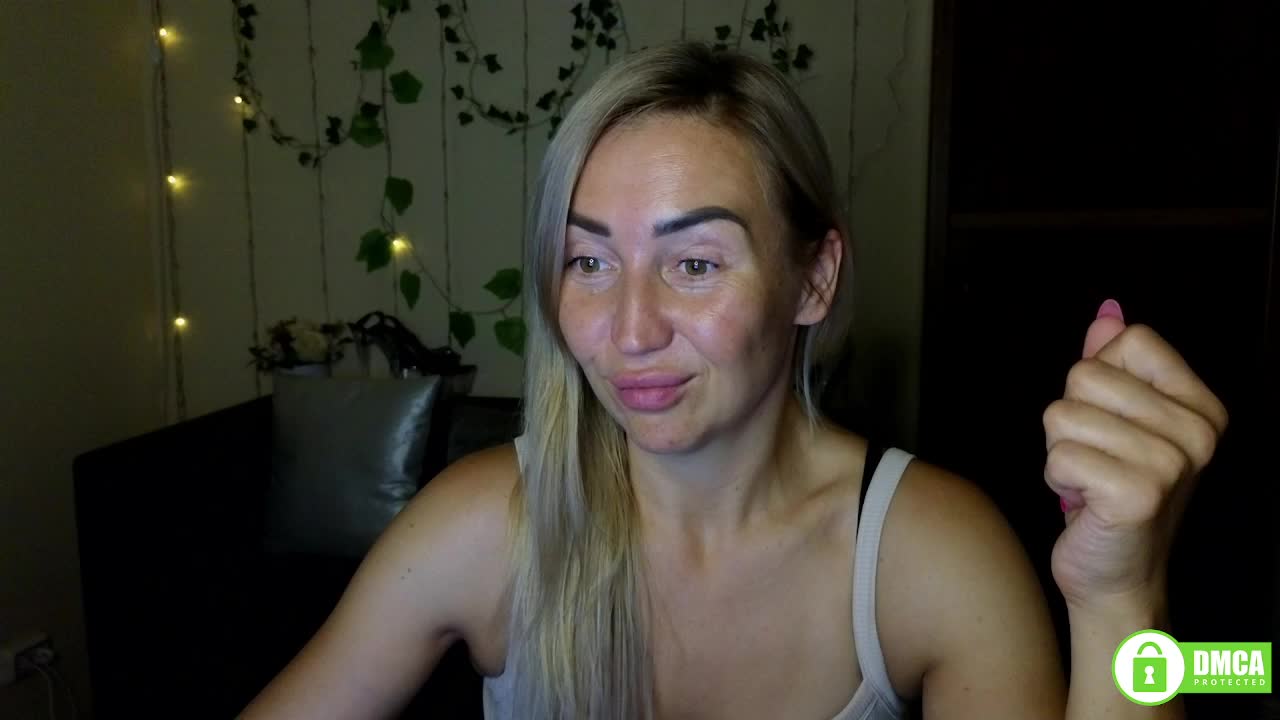 Jullyblondkiss Live Sex December 14, 2025