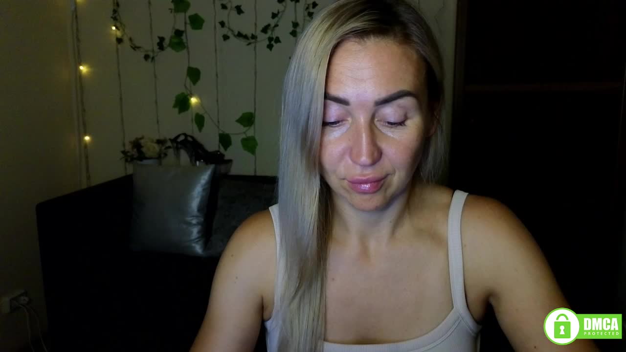 Jullyblondkiss Live Sex December 14, 2025