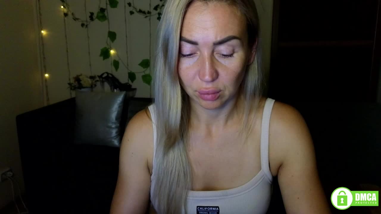 Jullyblondkiss Live Sex December 14, 2025