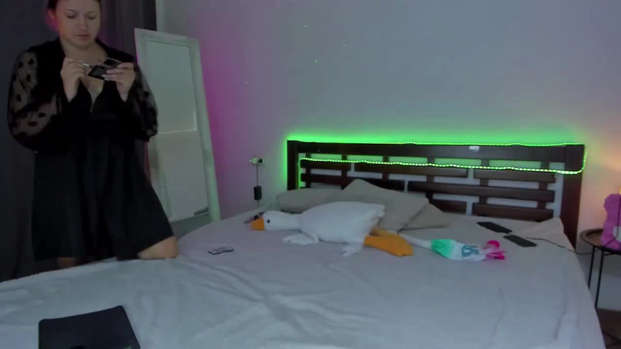 MikkiShows Live Sex December 13, 2025