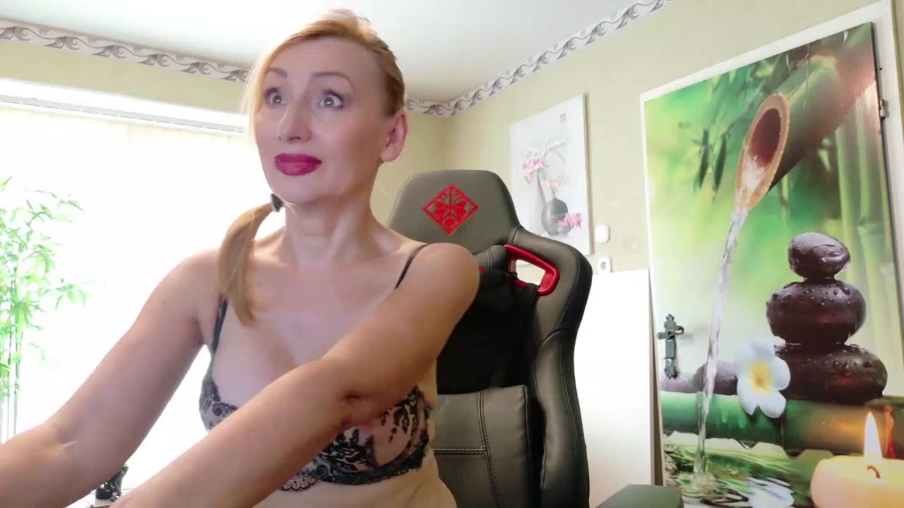 AngelikaMore Live Sex December 17, 2025