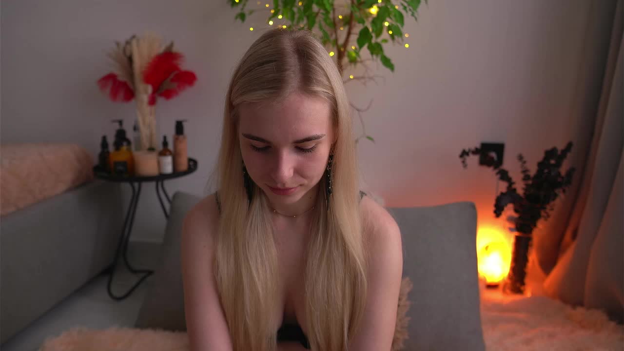 lorrielovestory Live Sex December 13, 2025