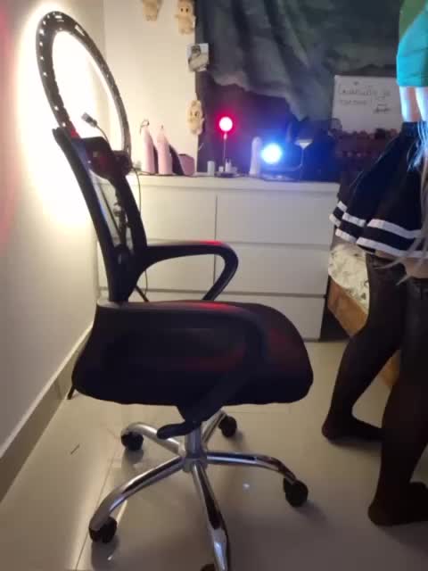 LittleDelora Live Sex December 13, 2025