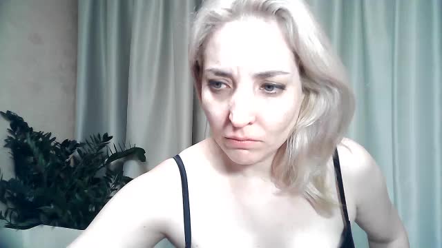 mariska-kiska Live Sex December 18, 2025