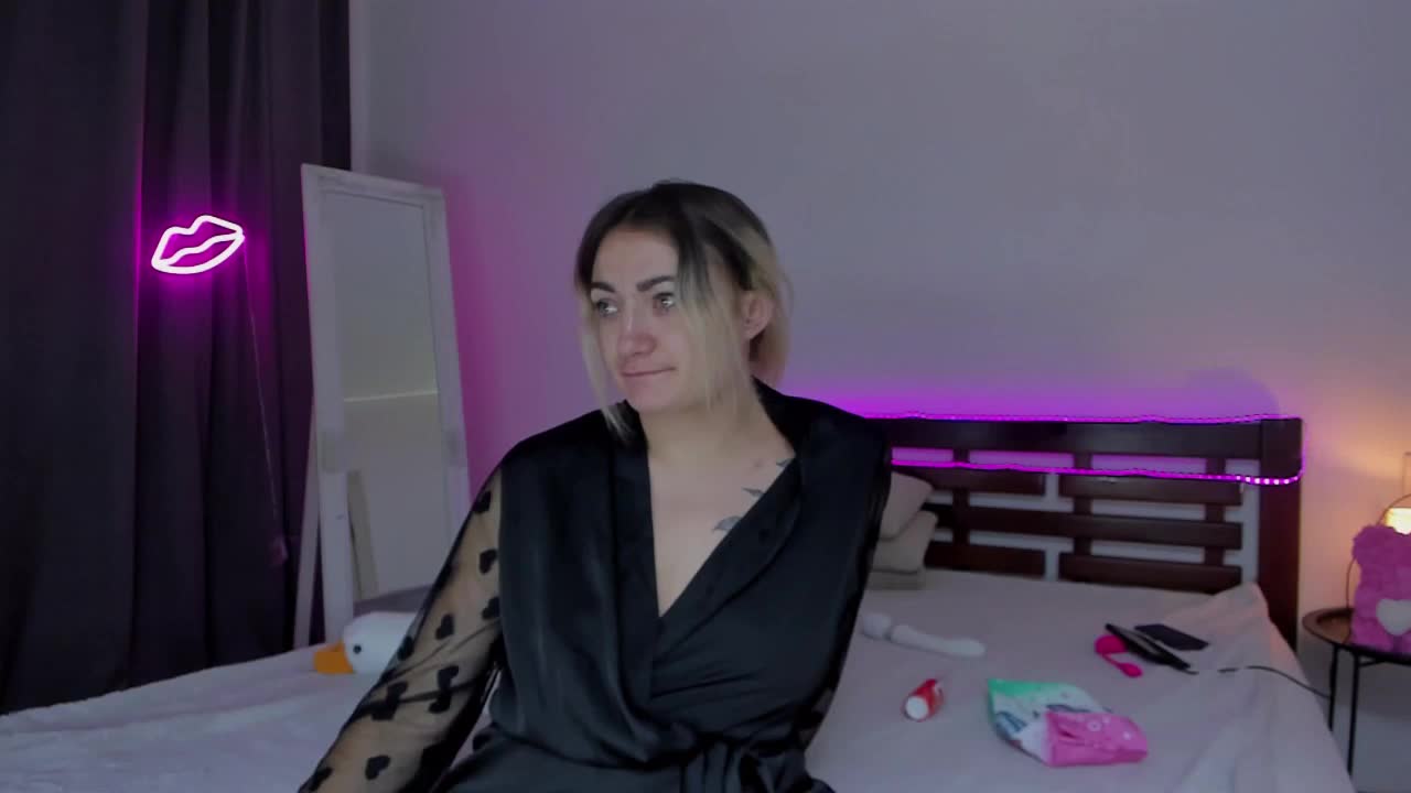 MikkiShows Live Sex December 13, 2025