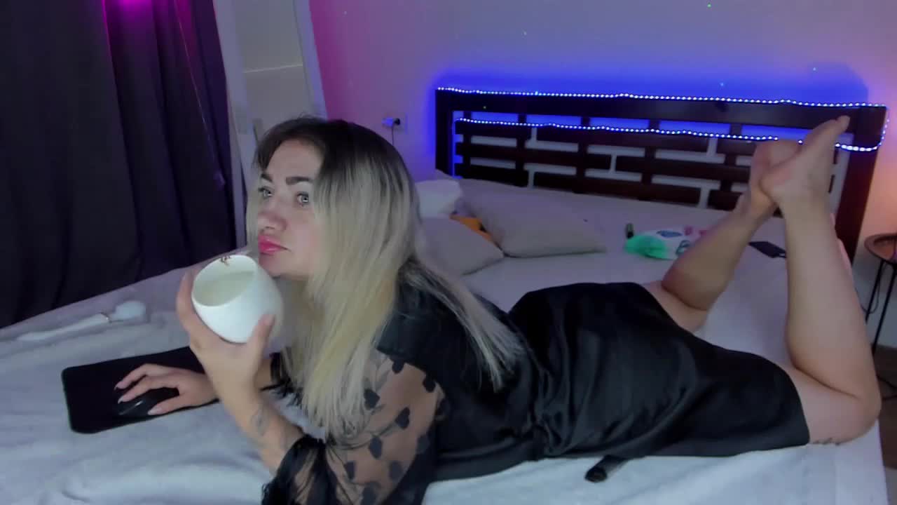 MikkiShows Live Sex December 13, 2025