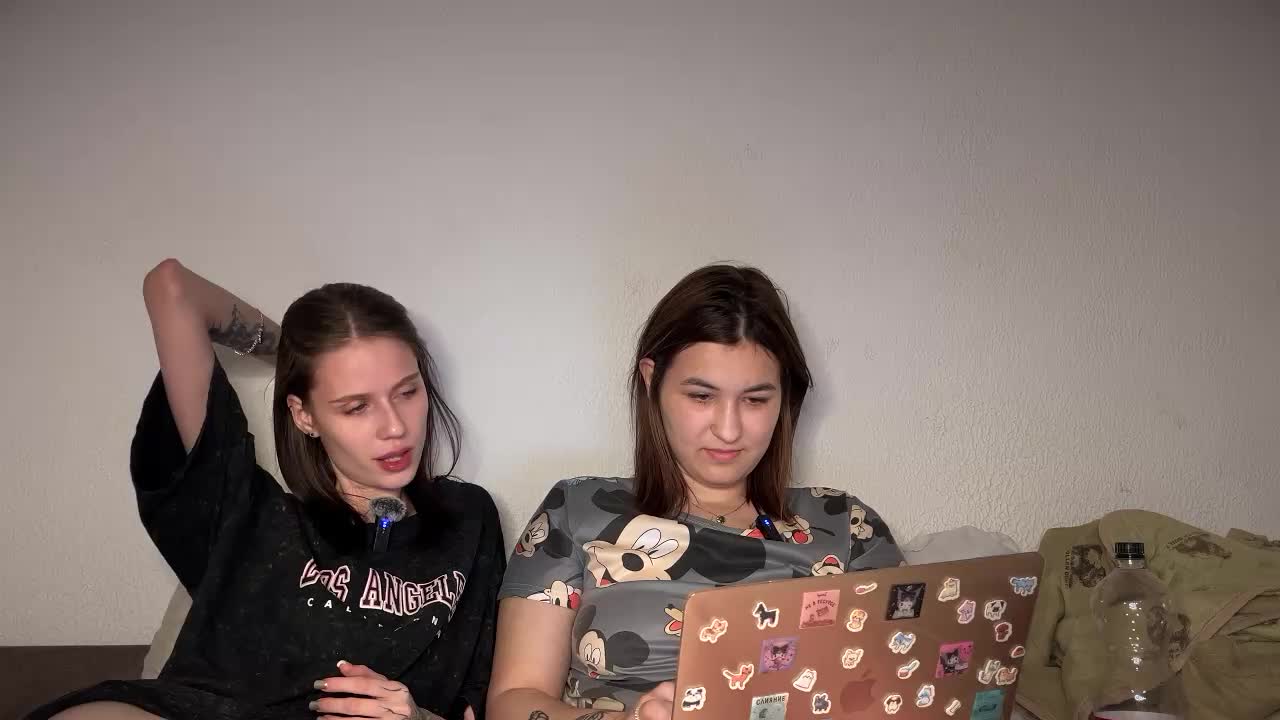 ZoyaVikki Live Sex December 15, 2025