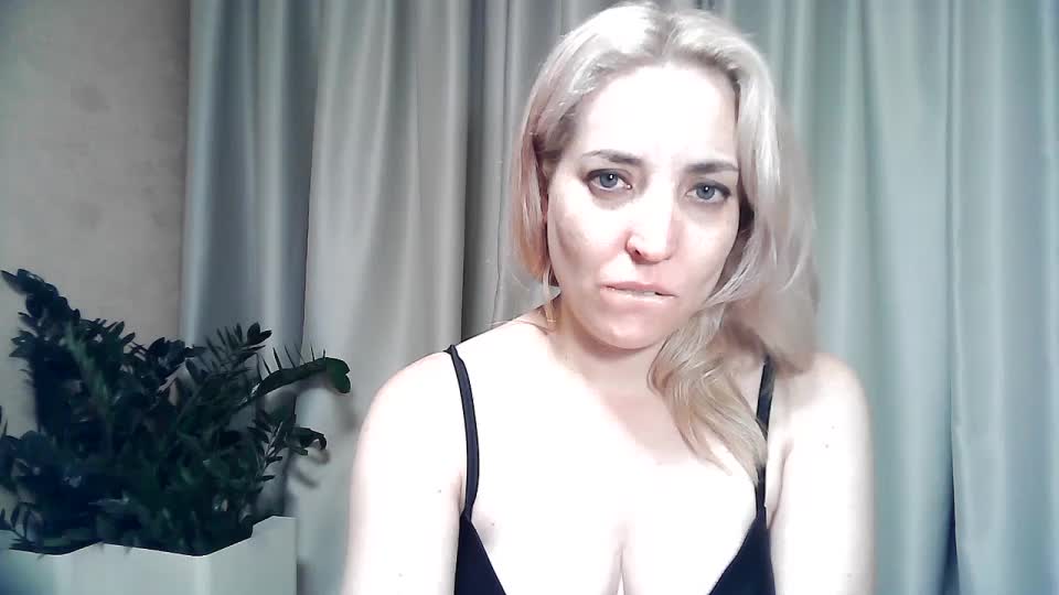 mariska-kiska Live Sex December 15, 2025