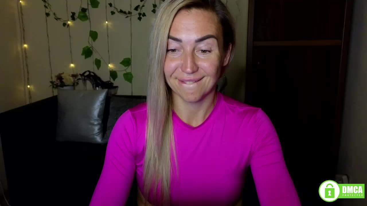 Jullyblondkiss Live Sex December 14, 2025