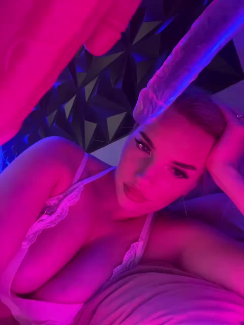 LYALAtop Live Sex December 14, 2025