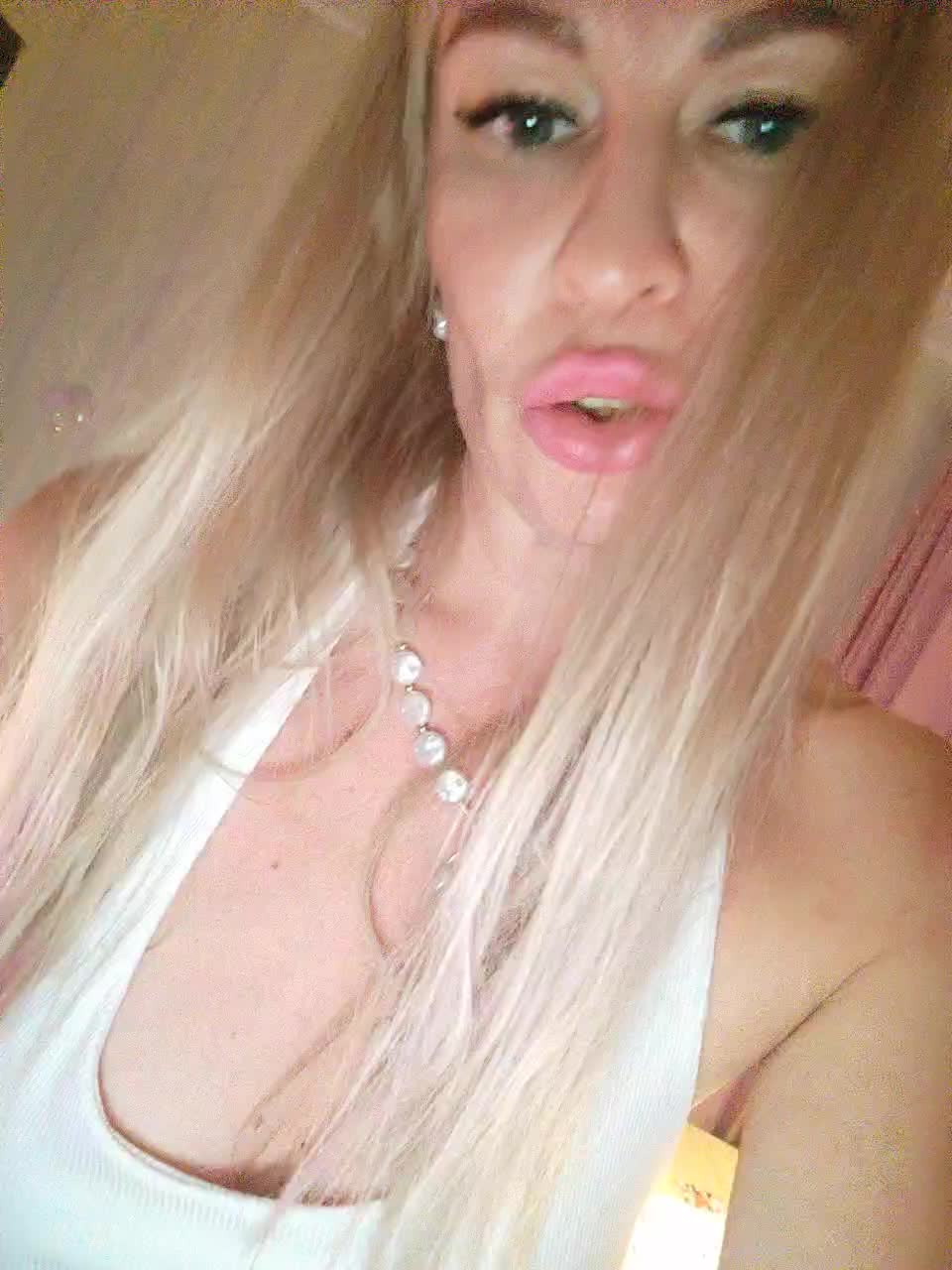 Blondi_Love Live Sex December 18, 2025