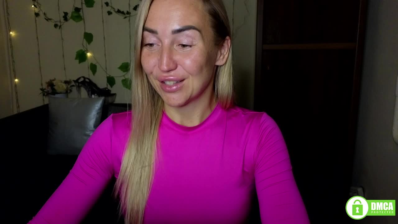 Jullyblondkiss Live Sex December 14, 2025