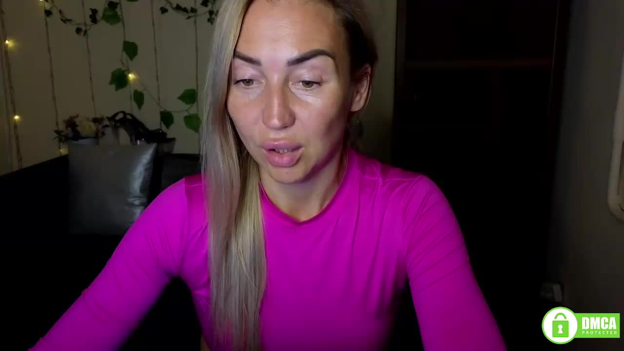 Jullyblondkiss Live Sex December 14, 2025