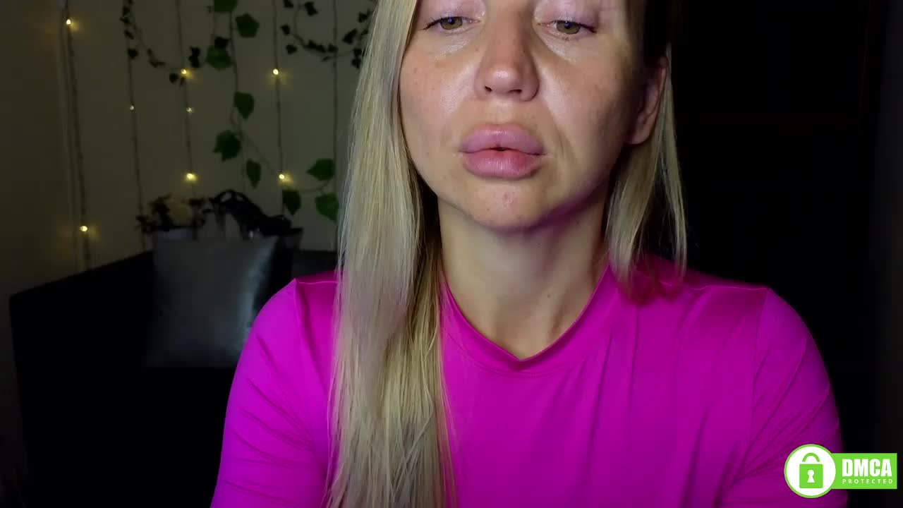 Jullyblondkiss Live Sex December 14, 2025