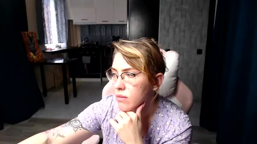 Reginasmilee Live Sex December 17, 2025