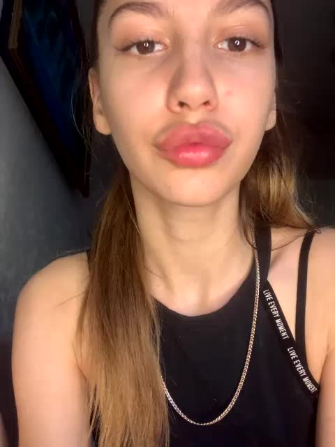 Malvinka2229 Live Sex December 13, 2025