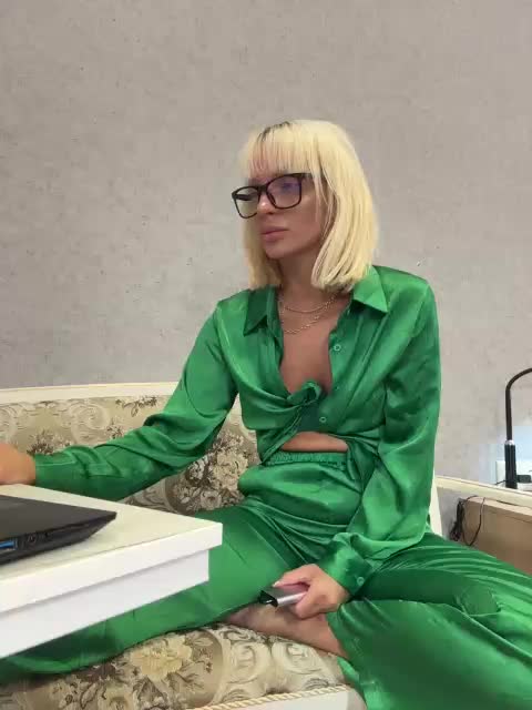 Darina_ Live Sex December 17, 2025