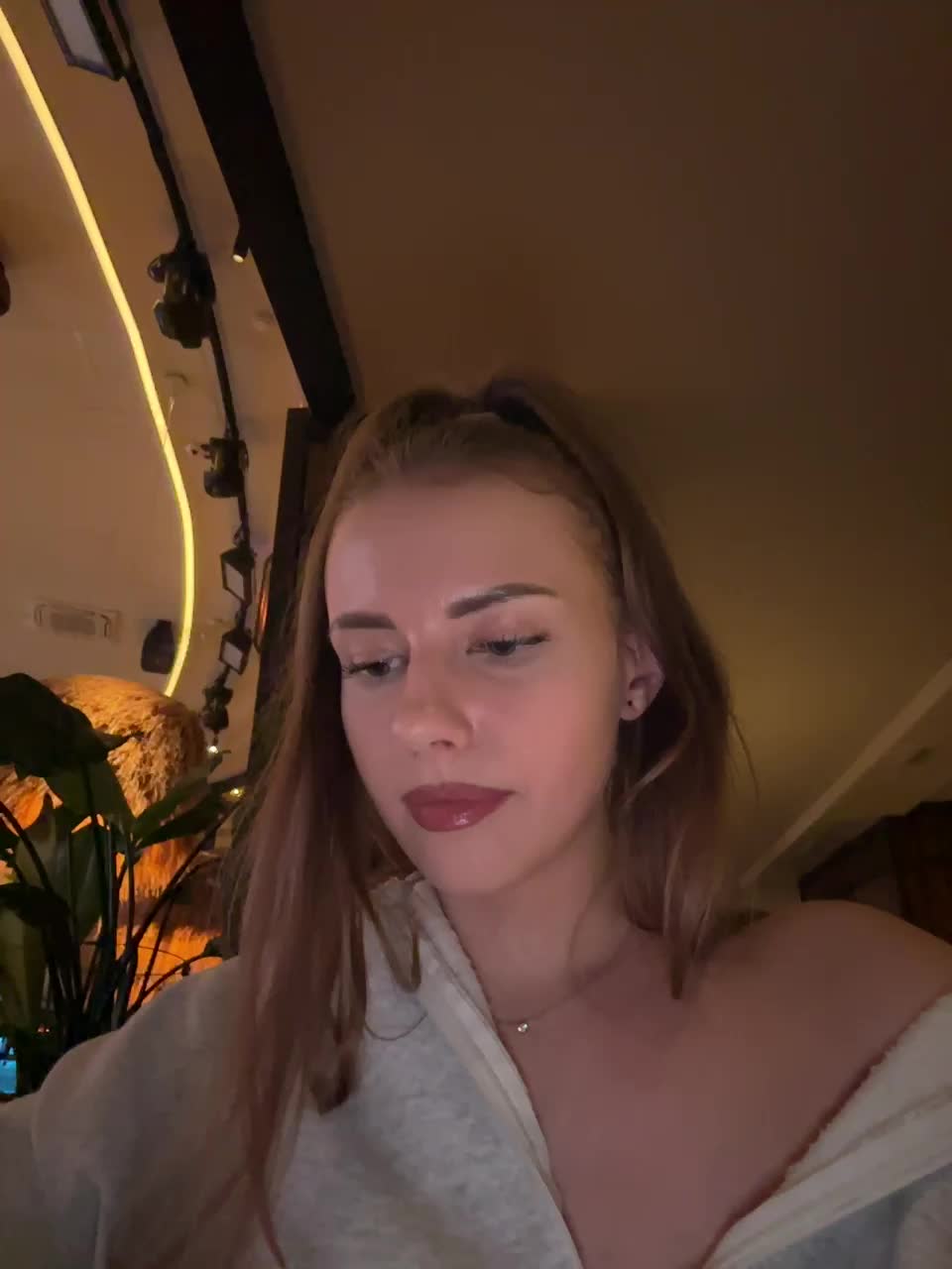 VikkiExtraCheese Live Sex December 19, 2025