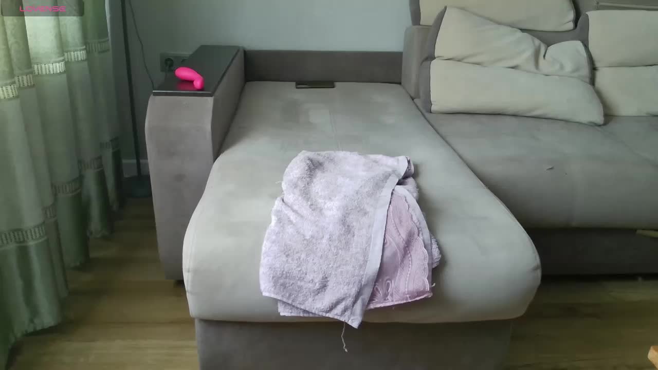 Milaa1998 Live Sex December 17, 2025