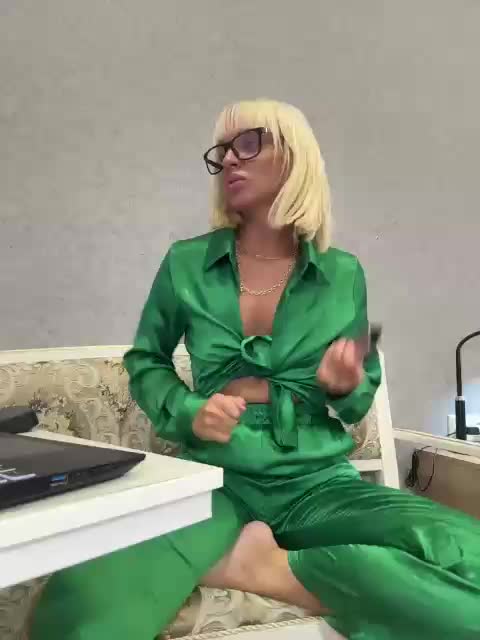 Darina_ Live Sex December 17, 2025