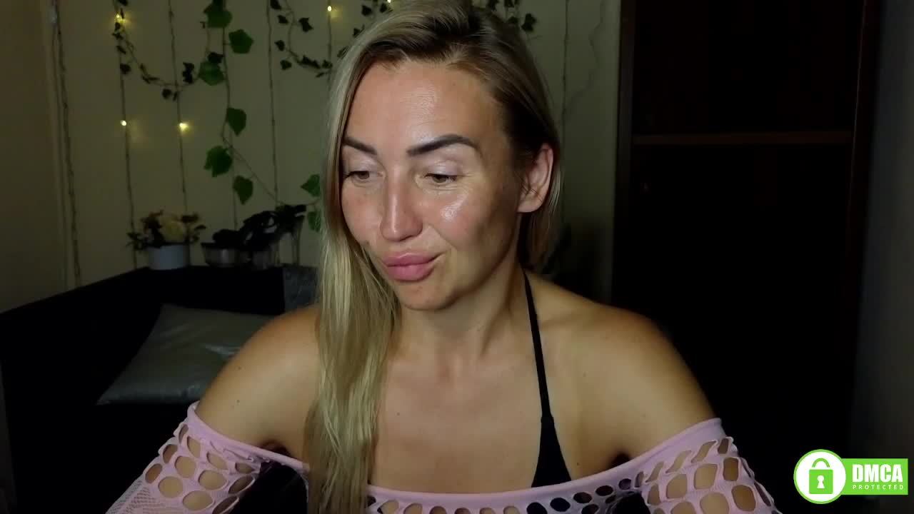 Jullyblondkiss Live Sex December 14, 2025