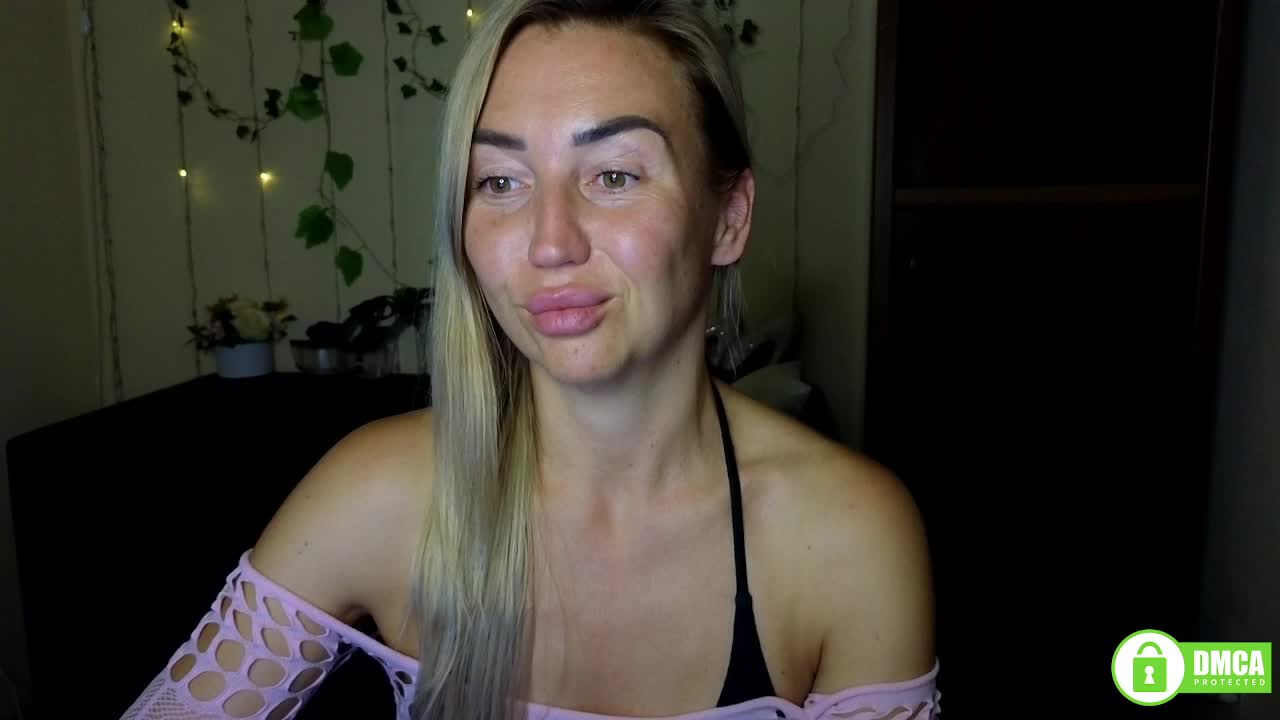 Jullyblondkiss Live Sex December 14, 2025