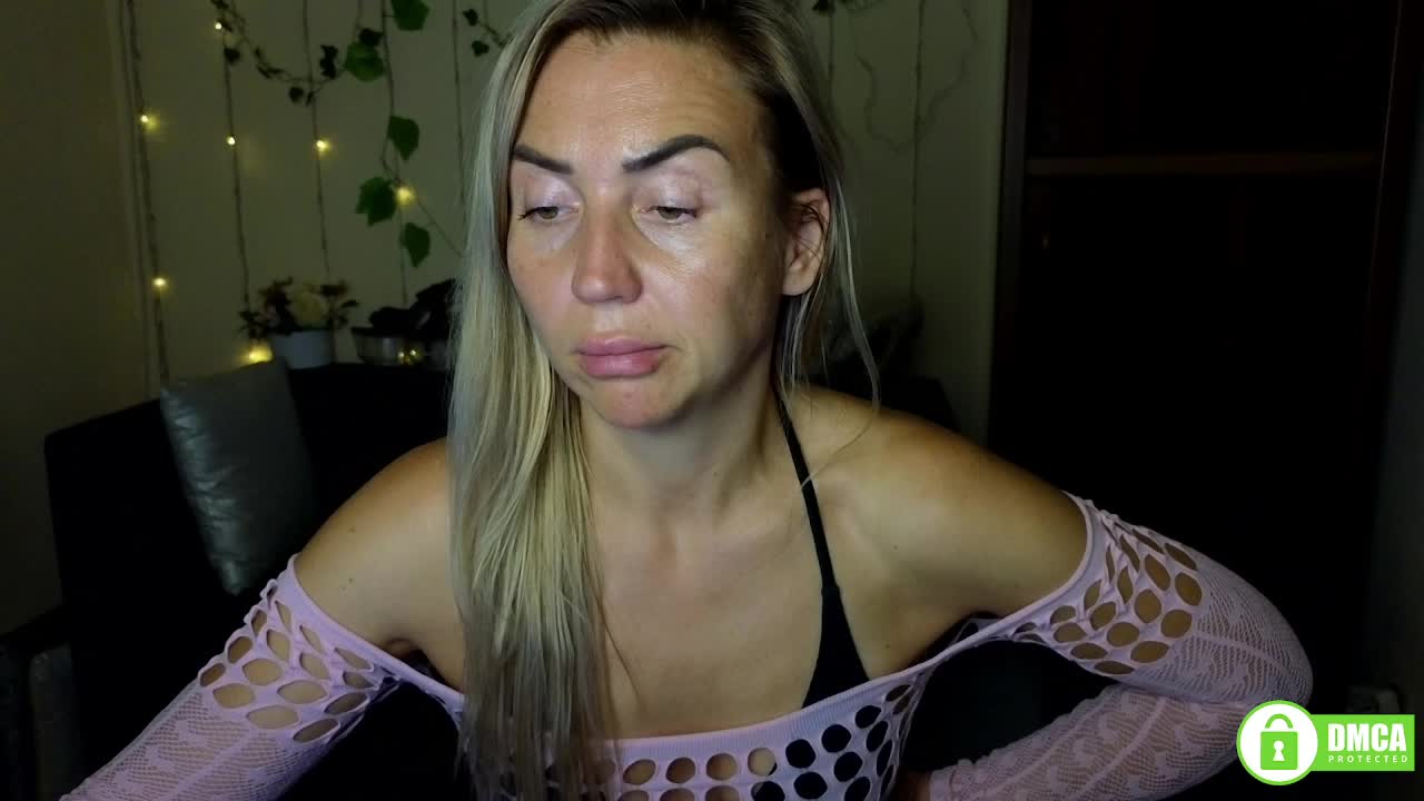 Jullyblondkiss Live Sex December 14, 2025